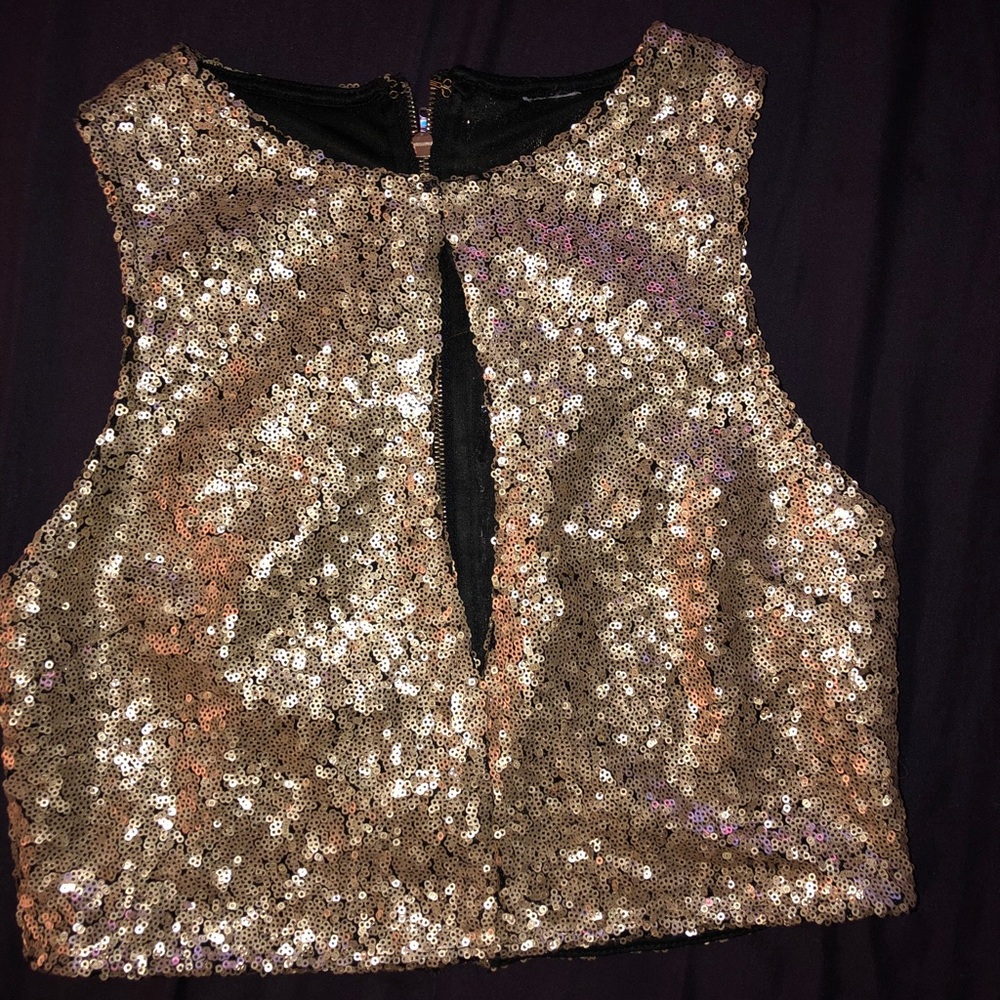 Sequin gold blouse 🥰